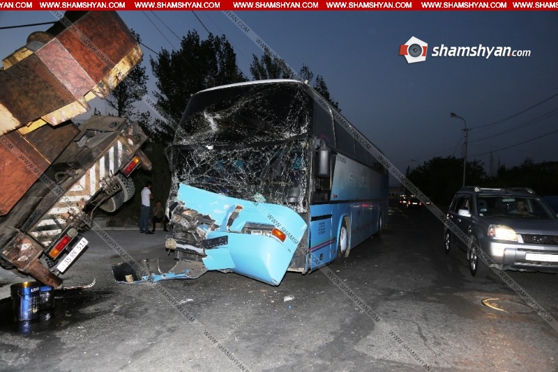 Երևանում բախվել են մարդատար ավտոբուսն ու KAMAZ-ը, վերջինը կողաշրջվել է․ կա վիրավոր. Shamshyan.com