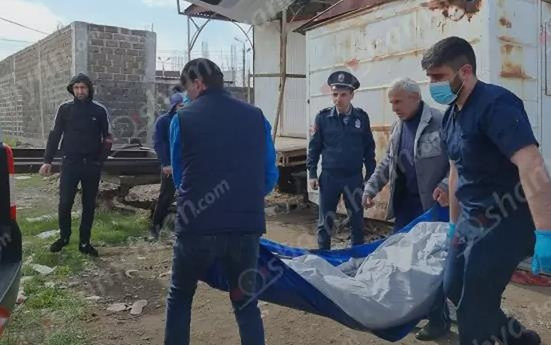 Tubuh seorang pria ditemukan di sebuah karavan di Yerevan.  shamshyan.com – Berita dari Armenia