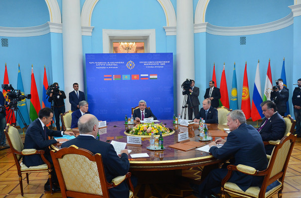 Лукашенко предложил вынудить НАТО не опасаться, однако уважать ОДКБ