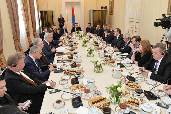 Президент Армении за чайным столом провел встречу с послами стран-членов ОБСЕ