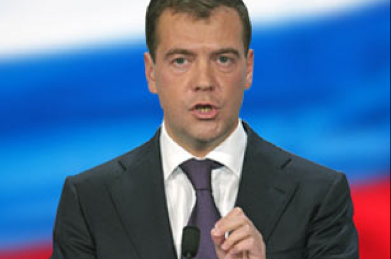 24 россия говорящая. Медведев с днем России.