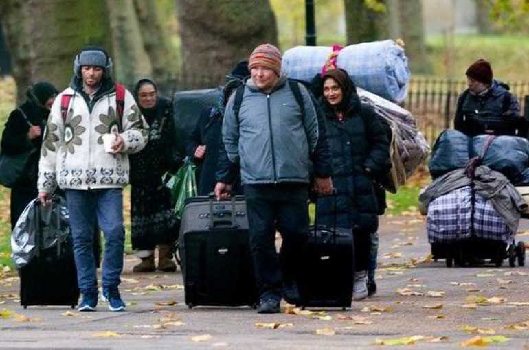 Эмигранты в Великобритании. Иммигранты в Великобритании. Британские мигранты. Мигранты в Лондоне. We arrive to london