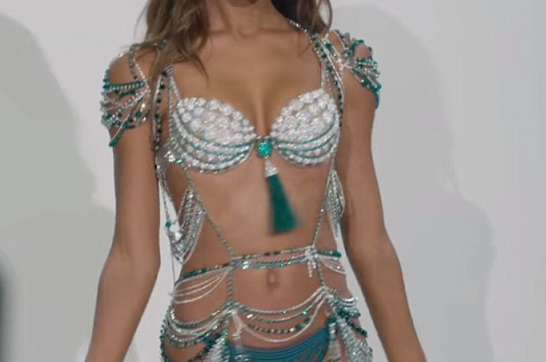 Victoria's Secret Angel Jasmine Tookes struts her stuff in the brand's $3  million bra in a behind-the-scenes video of the models' fittings for this  year's Paris-bound fashion show - Armenian News 