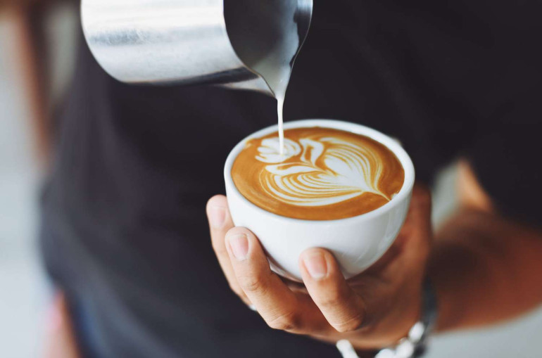Ինչ խնդիրներ կարող են զարգանալ սուրճն ու թեյը կաթի հետ համադրելու դեպքում
