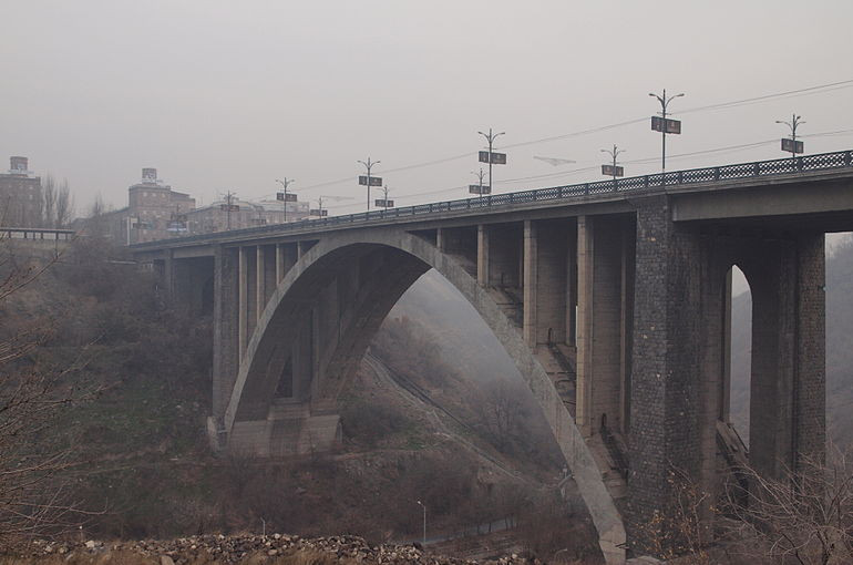 Ինքնասպանություն Երևանում. տաքսու ուղևորն իջել է մեքենայից ու նետվել Կիևյան կամրջից