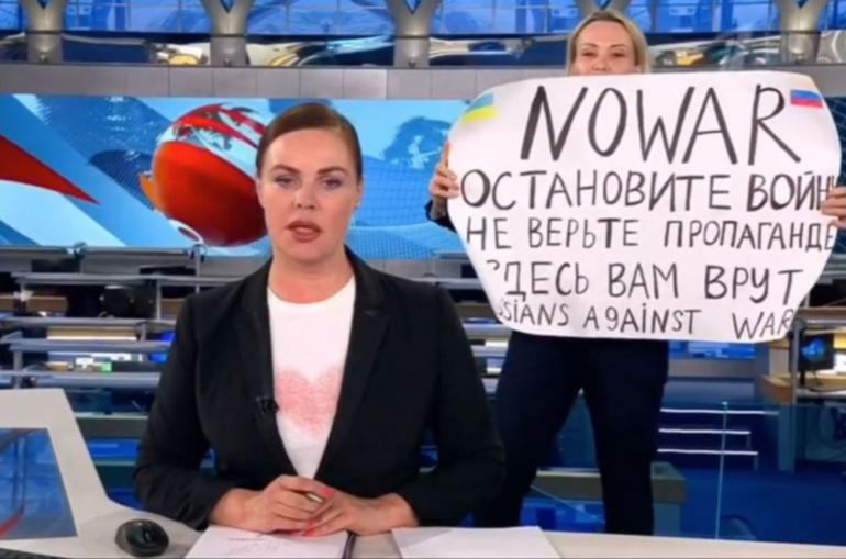 Տեսանյութ.Ռուսական Առաջին ալիքի խմբագրին 15 տարվա ազատազրկում է սպառնում ուղիղ եթերում սադրանքի համար