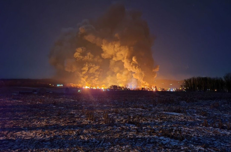 ԱՄՆ-ի Օհայո նահանգում գնացքը ռելսերից դուրս է եկել և մեկ օրից ավելի է այրվում է