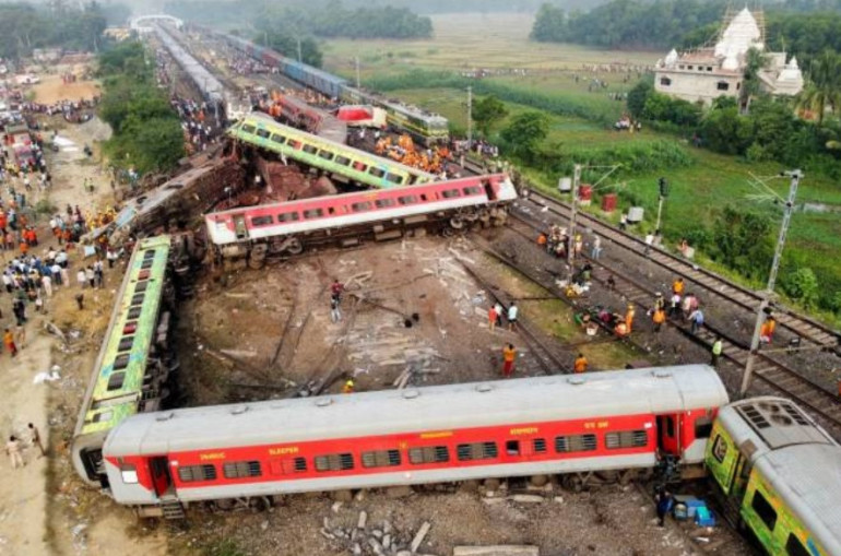 Հնդկաստանում գնացքների բախման զոհերի թիվը գերազանցել է 300-ը