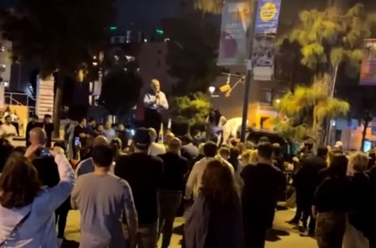 Տեսանյութ. Սփյուռքը ոտքի է կանգնել. Ադամ Շիֆ, մի՛ անտեսիր մեզ.Ամերիկահայերը փակել են Բըրբանքի փողոցները